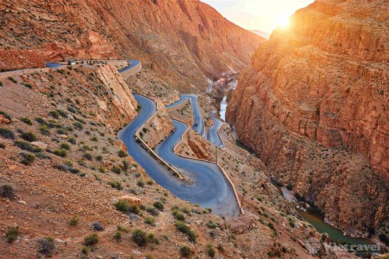 Merzouga – Risssani Market – Erfoud – Todra Gorge – Dades Valley